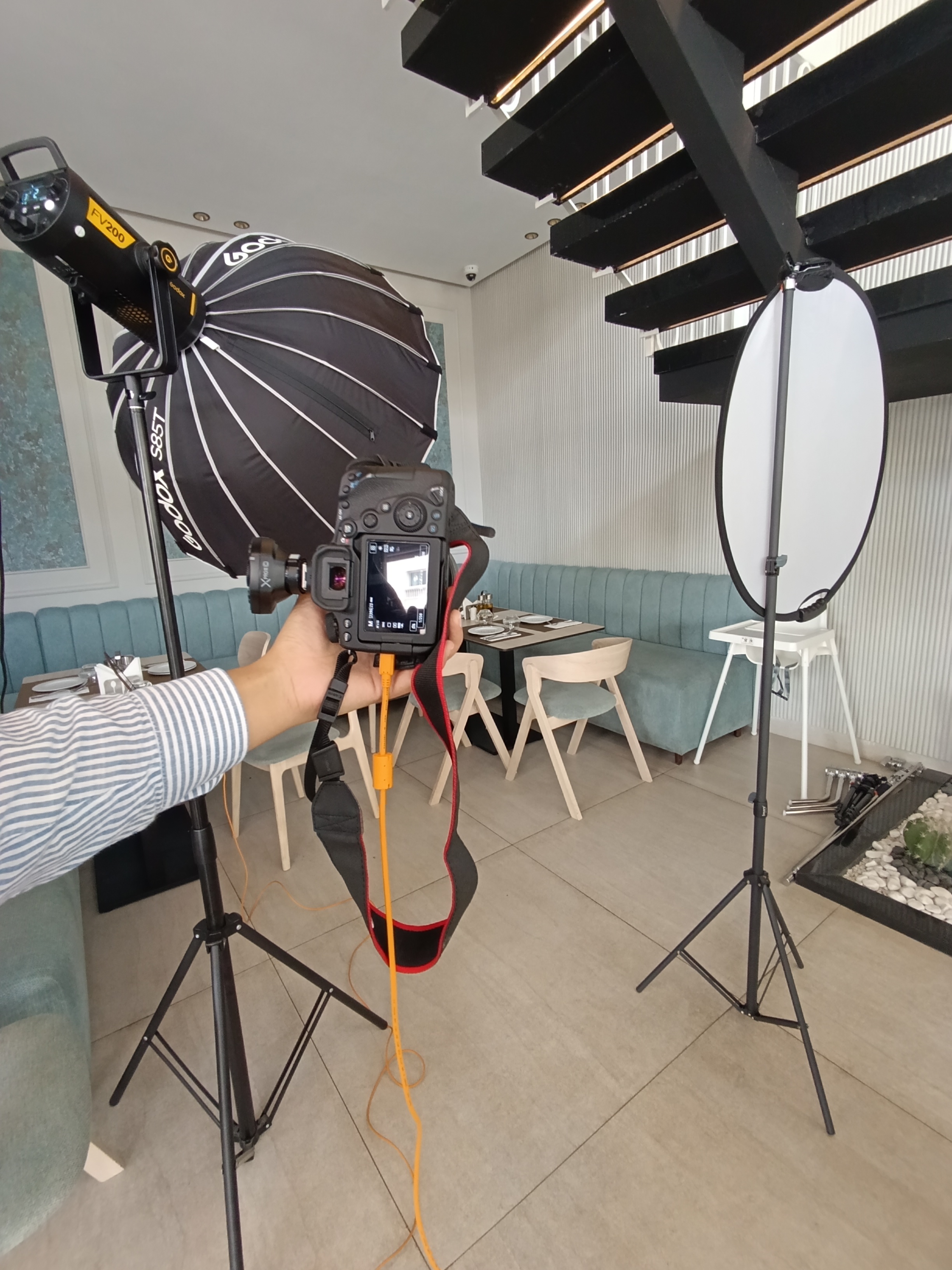 behind the scenes of a photoshoot culinaire à Casablanca.